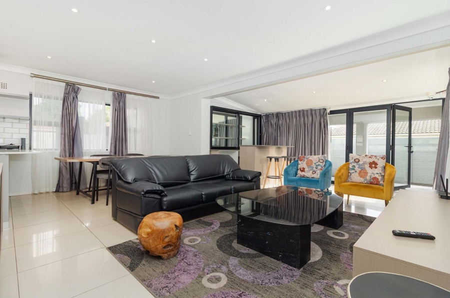 8 Bedroom Property for Sale in Milnerton Ridge Western Cape